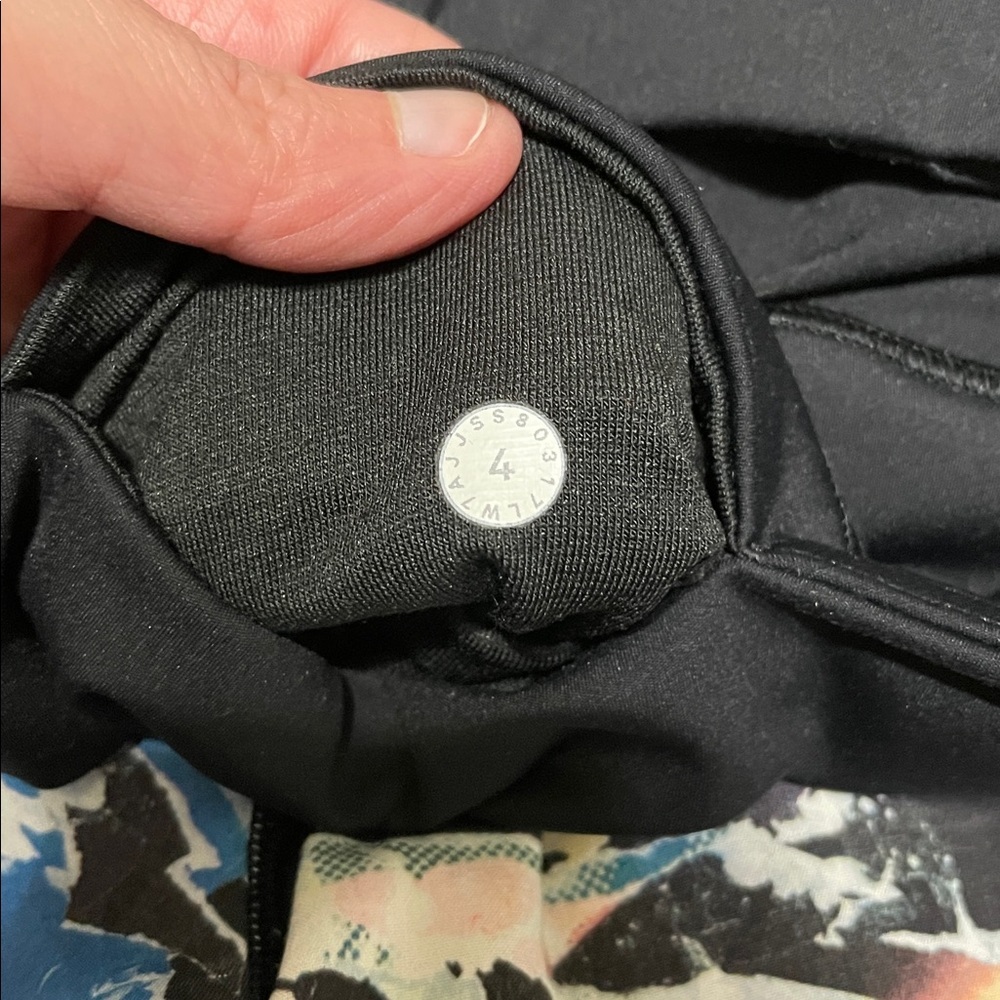 Lululemon Break Free Short 2.5" NWOT Culture Clash Multi Black Size 4 - Picture 7 of 12